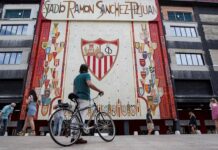 1-0. El Sevilla da paso de gigante hacia la ‘Champions’ con Ocampos en figura