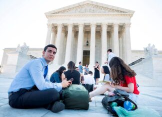 Supremo de EE.UU. limita derechos legales de indocumentados que pidan asilo