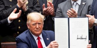 Trump firma un decreto para incentivar buenas prácticas de la Policía