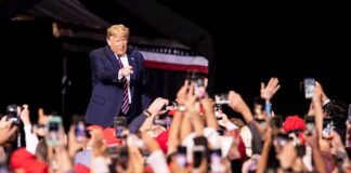 Trump anuncia el fin del toque de queda en Tulsa antes de su polémico mitin