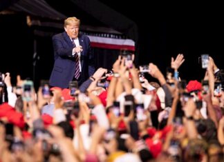 Trump anuncia el fin del toque de queda en Tulsa antes de su polémico mitin