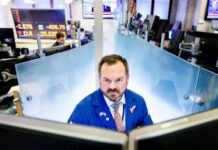 Wall Street cierra en verde y el Nasdaq marca récord, animado por reapertura