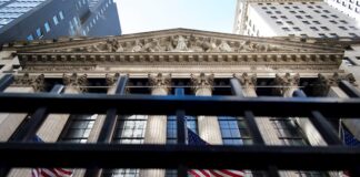 Wall Street cierra mixto tras un día volátil en el que el Dow bajó un 0,80 %