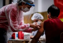 México inicia este lunes vacunación a mayores de 60 años en municipios pobres