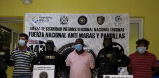 Detienen a tres personas en posesión de 210 libras de marihuana en Tela, Atlántida