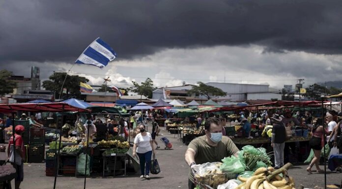 Costa Rica bate récord de casos nuevos de COVID-19 por segundo día seguido