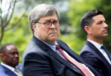 El Gobierno despide a un fiscal que ha investigado al entorno de Trump