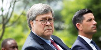 El Gobierno despide a un fiscal que ha investigado al entorno de Trump