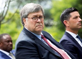 El Gobierno despide a un fiscal que ha investigado al entorno de Trump