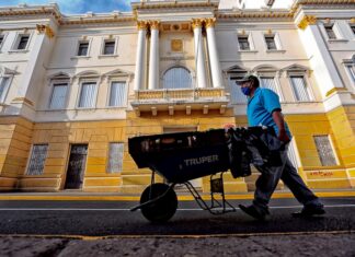 Cámaras de comercio de Centroamérica exigen reapertura económica equilibrada
