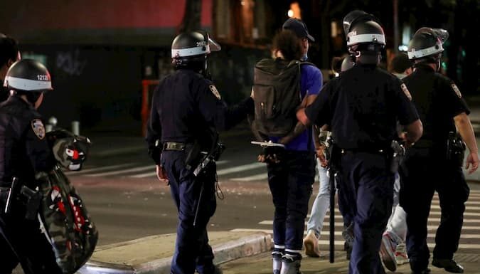 El FBI detuvo a grupo de hondureños que recibieron dinero para causar daños en protestas de EE.UU.