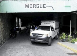 Tras denunciar que les entregaron ataúd vacío, familiares recuperan cuerpo en morgue del HE
