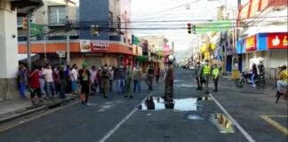 Vendedores realizan protesta en el centro de SPS y denuncian desalojo por parte de la alcaldía