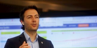 Ciudad colombiana pide ayuda a Cuba, España y otros países para frenar COVID Daniel Quintero Calle