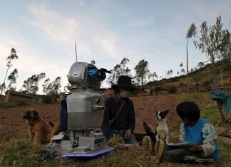 Kipi, la robot ecologista que recorre los Andes de Perú para dar clases robot Kipi