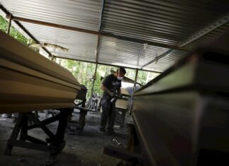 El contagio de COVID-19 rompe récord en El Salvador y aumenta la venta de ataúdes San Pedro Perulapán