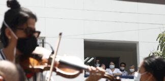 Músicos llevan sus melodías a hospitales de Medellín en la lucha contra la COVID-19 musica