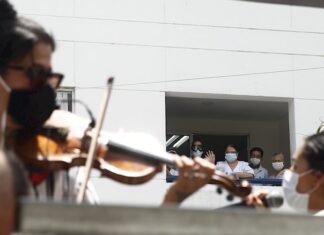 Músicos llevan sus melodías a hospitales de Medellín en la lucha contra la COVID-19 musica