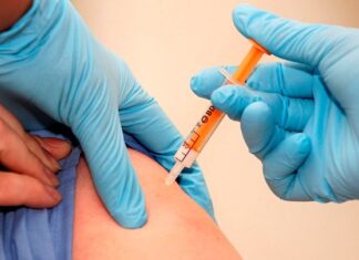 Reino Unido podría implementar una vacuna contra la COVID-19 a mediados de 2021 vacuna