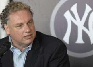 El presidente del Bronx llama «cínicos» a los Yankees por invitar a Trump Randy Levine