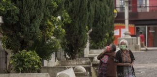 Los guatemaltecos tendrán que «aprender a vivir» con COVID-19, afirma su presidente guatemala