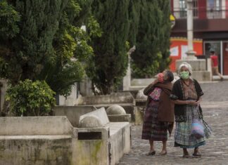 Los guatemaltecos tendrán que «aprender a vivir» con COVID-19, afirma su presidente guatemala