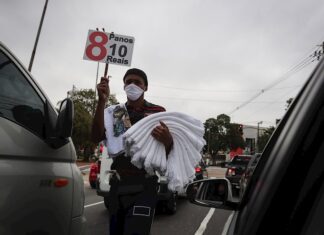 Brasil supera los dos millones de casos de coronavirus y las 76.000 muertes brasil pobresa