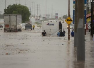 Al menos cuatro desaparecidos y daños a la infraestructura en México por el ciclón Hanna lluvia mexico