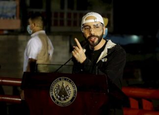 El manejo de la pandemia desgasta la imagen del presidente salvadoreño, según una encuesta Nayib Bukele.