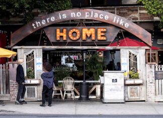 California da un paso atrás en su reapertura y cierra restaurantes y bares EFE/Etienne Laurent/Archivo