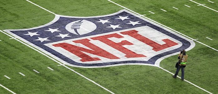 Presentan casco diseñado para prevenir la COVID-19 dentro de la NFL NFL