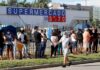 Los supermercados cubanos llenan sus estantes para quienes pagan con divisas Cuba supermercados