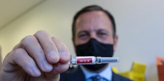 Brasil comienza los tests de la vacuna china contra la COVID-19 João Dória