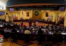 Funcionarios de Bukele encabezan la carrera por dominar el Congreso salvadoreño