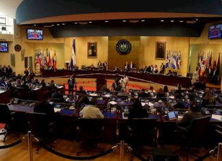 Funcionarios de Bukele encabezan la carrera por dominar el Congreso salvadoreño