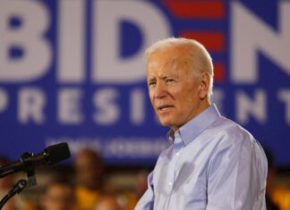 Biden aventaja a Trump por 13 puntos en estado clave de Florida, según sondeo