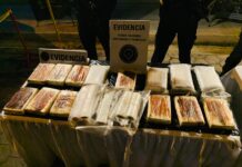 Detención Judicial a un nicaragüense y tres hondureños tras el decomiso de 14 paquetes de cocaína y 68,800 dólares