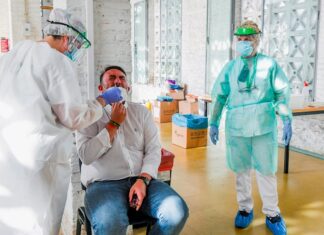 Los casos diarios de COVID-19 baten un nuevo récord y superan los 230.000