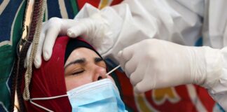 Nuevo récord de casos diarios globales, 237.000, y la curva sigue en ascenso