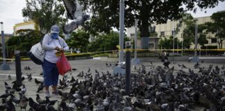 El contagio de COVID-19 rompe récord en El Salvador y aumenta la venta de ataúdes