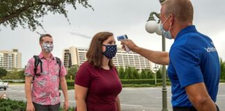 Mickey Mouse abre su casa en Florida a pesar de la amenaza del COVID-19