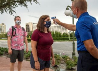Mickey Mouse abre su casa en Florida a pesar de la amenaza del COVID-19