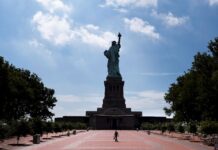 La isla de la Estatua de la Libertad abre sus puertas, pero pocos van a verla