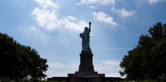 La isla de la Estatua de la Libertad abre sus puertas, pero pocos van a verla