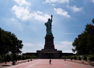 La isla de la Estatua de la Libertad abre sus puertas, pero pocos van a verla