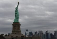 Nueva York reabre algunas atracciones turísticas con limitaciones y cautela