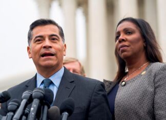California pide bloquear la suspensión de las visas de estudiantes