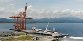 Llega a Honduras barco que trae dos hospitales móviles más para la pandemia