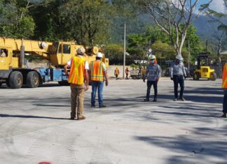Comienzan ensamblaje de los Hospitales Móviles en plantel sampedrano