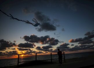 Israel bombardea posiciones de Hamás en Gaza tras lanzamiento de tres cohetes